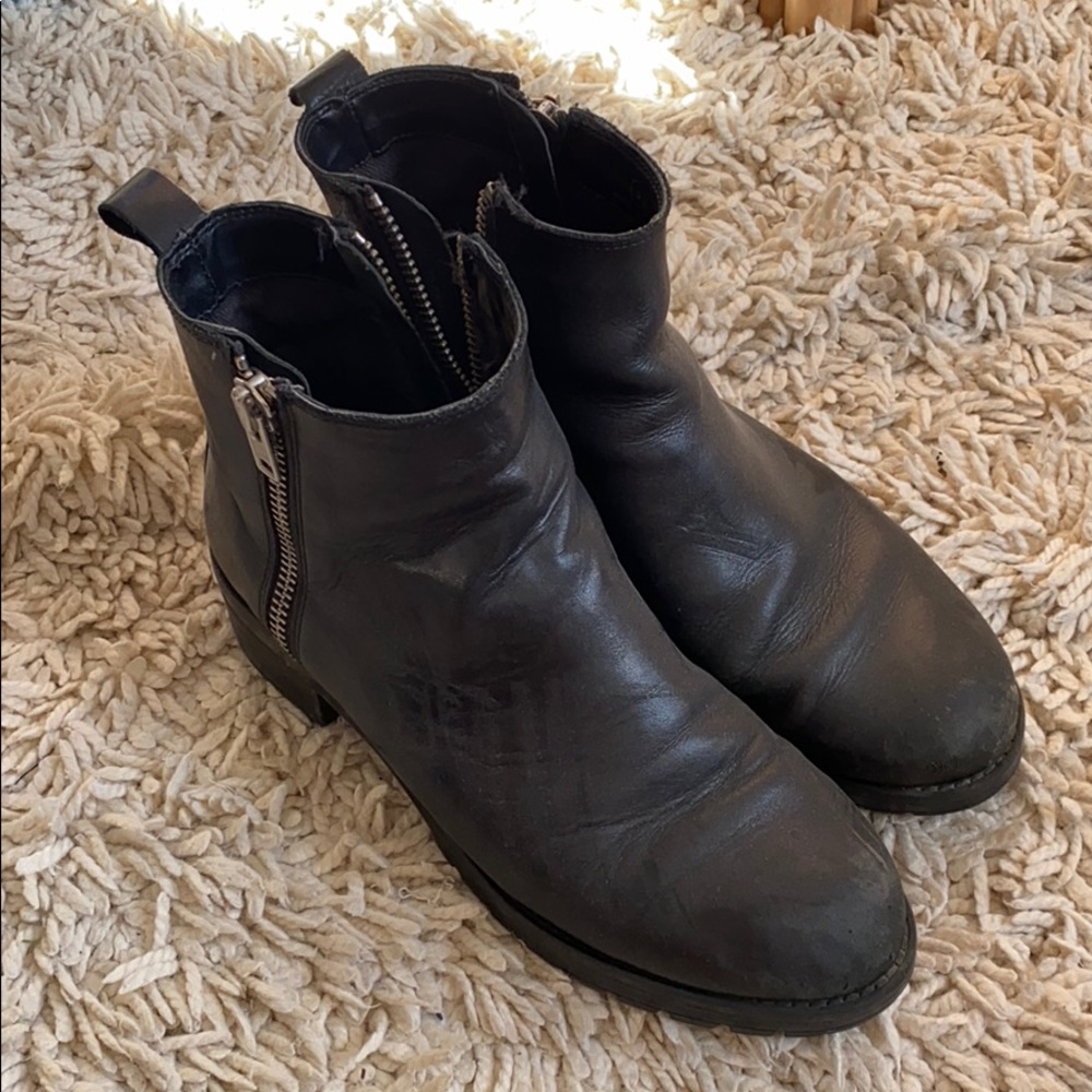 Size 9 Urban Outfitters Boots